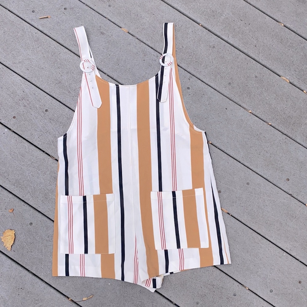 Women’s striped shorts romper. Forever 21. Small. Great condition